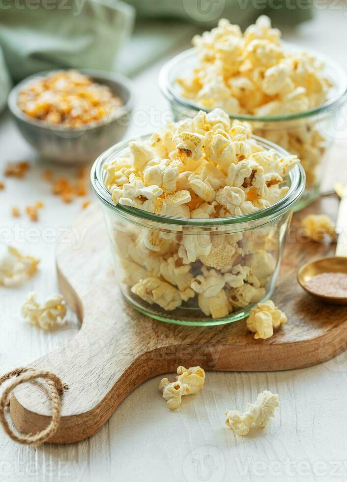 lecker gesalzen hausgemacht Popcorn foto