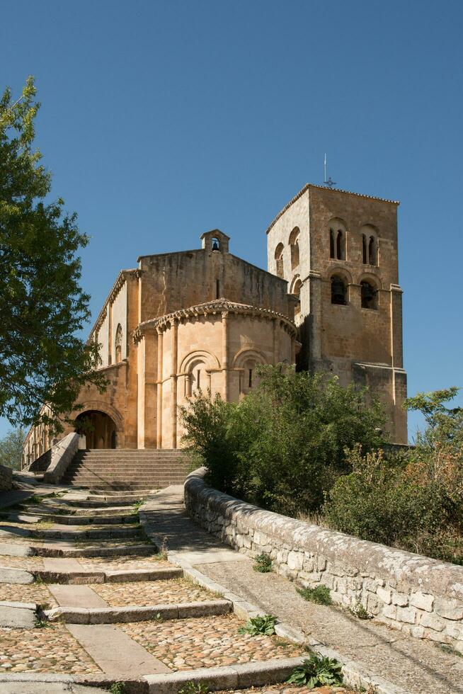 Kirche von Heilige Salvador, Sepulveda im ein sonnig Tag foto