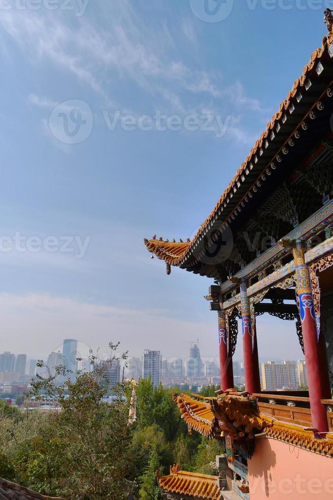 Tulou-Tempel des Beishan-Berges, Yongxing-Tempel in Xining China. foto