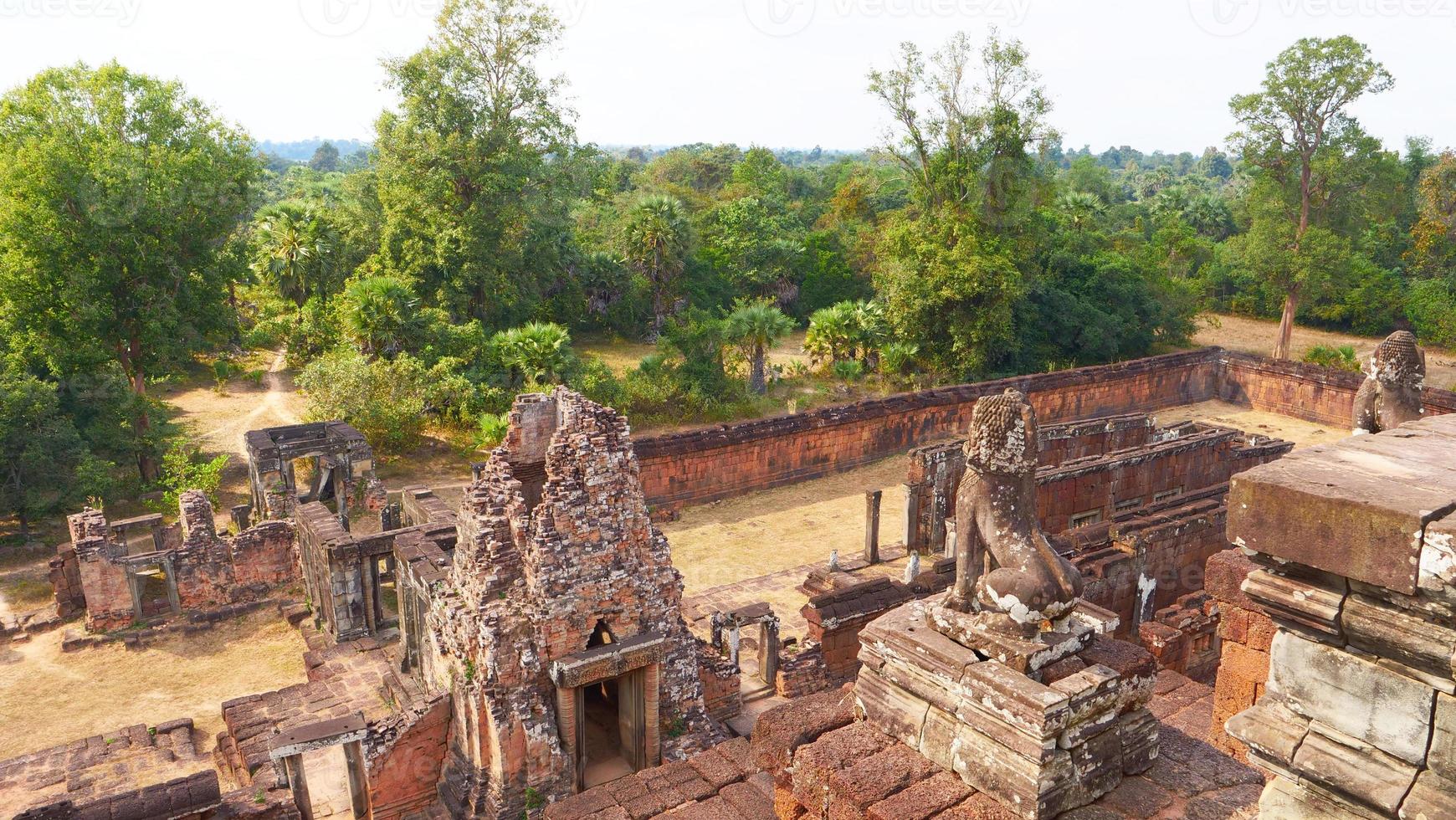 alte buddhistische khmer ruine von pre rup, siem reap kambodscha. foto