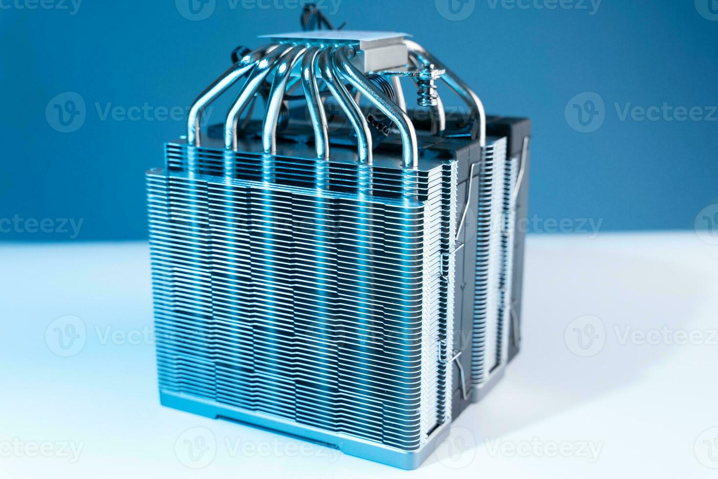 Computer Fan. modern mächtig Kühler zum Kühlung das Zentralprozessor foto