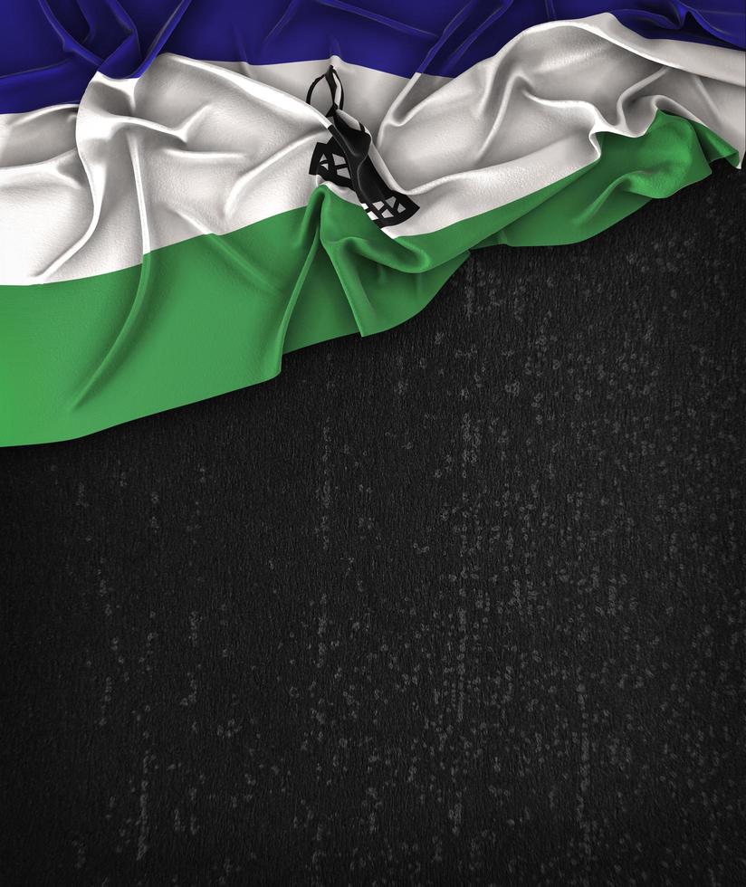 Lesotho-Flaggenweinlese auf einer schwarzen Tafel des Schmutzes mit Platz für Text foto