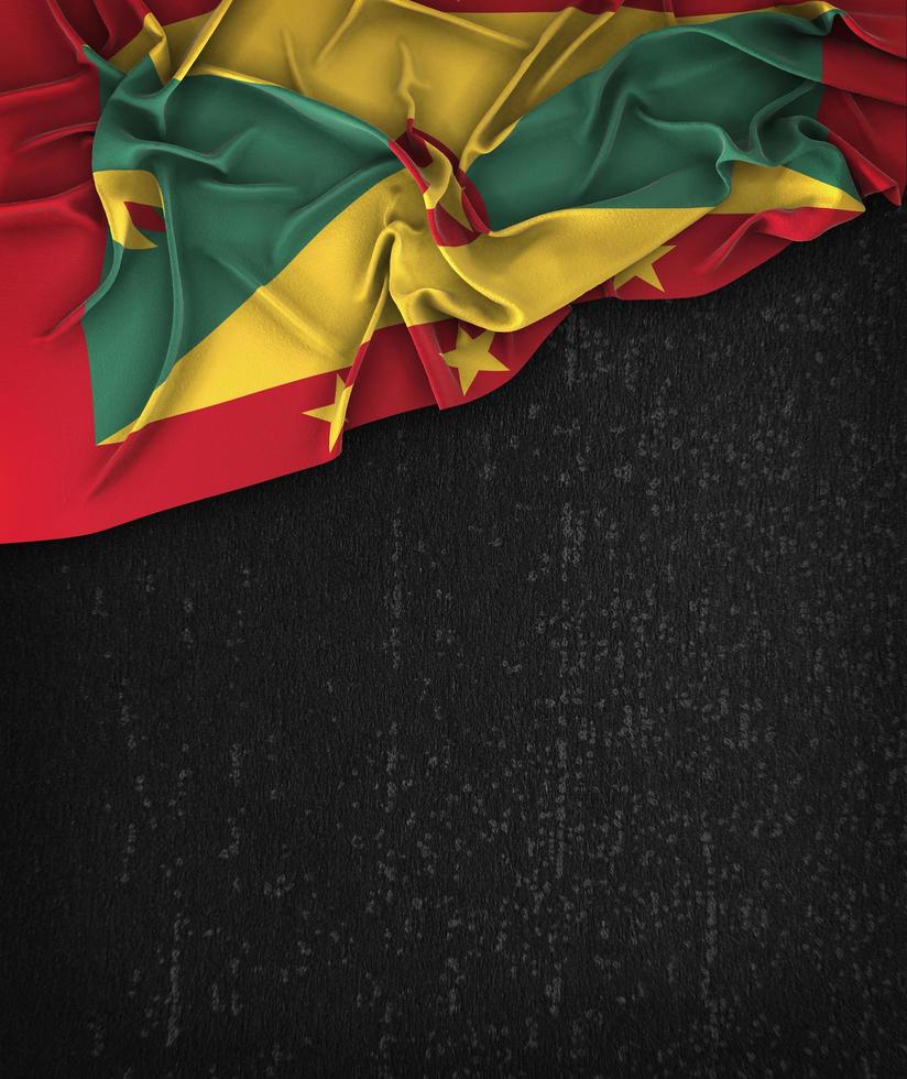 Grenada-Flagge Vintage auf einer schwarzen Grunge-Tafel foto