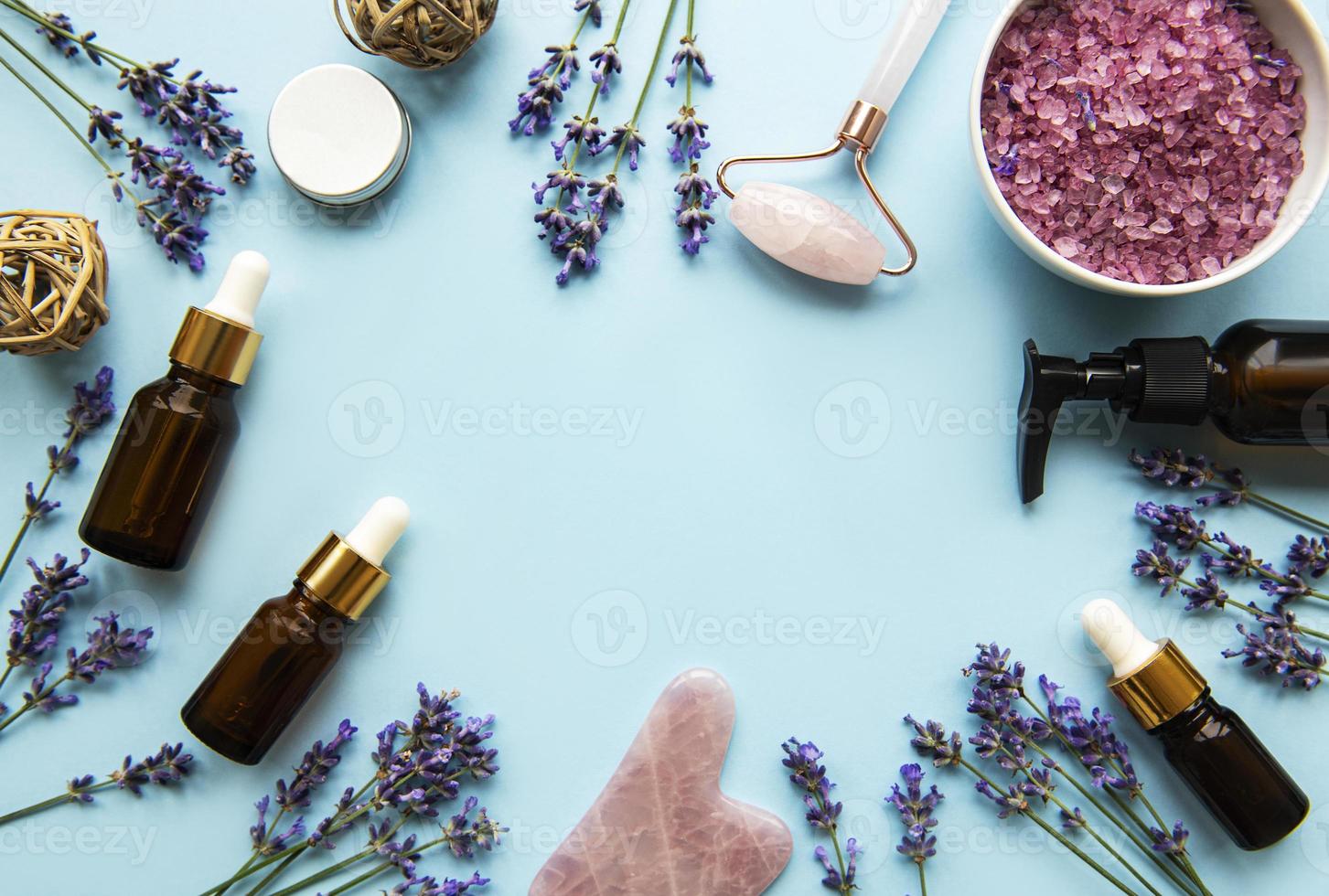 natürliche Bio-Spa-Kosmetik mit Lavendel. foto