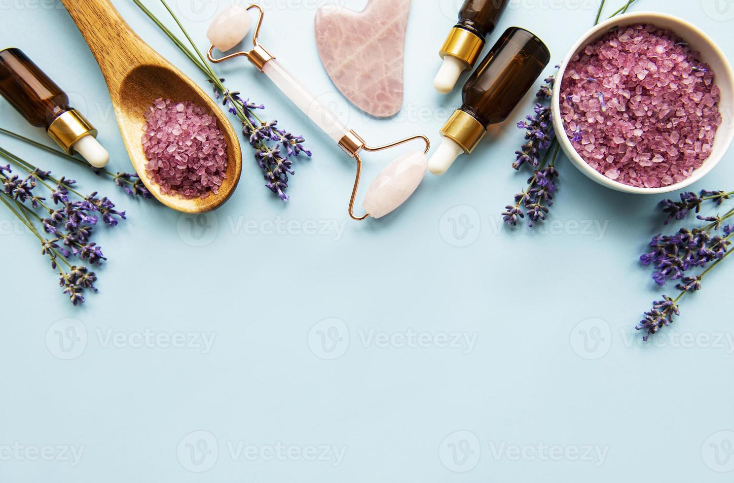 natürliche Bio-Spa-Kosmetik mit Lavendel. foto
