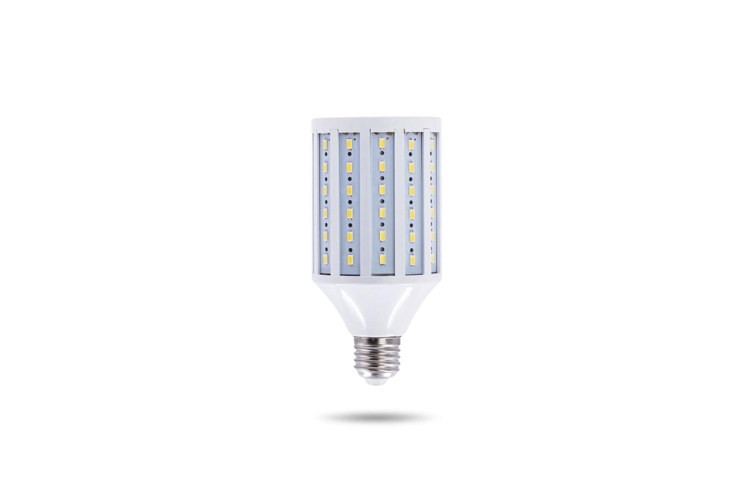 LED-Energiesparlampe Schraubsockel E27 230V auf weißem Hintergrund. foto