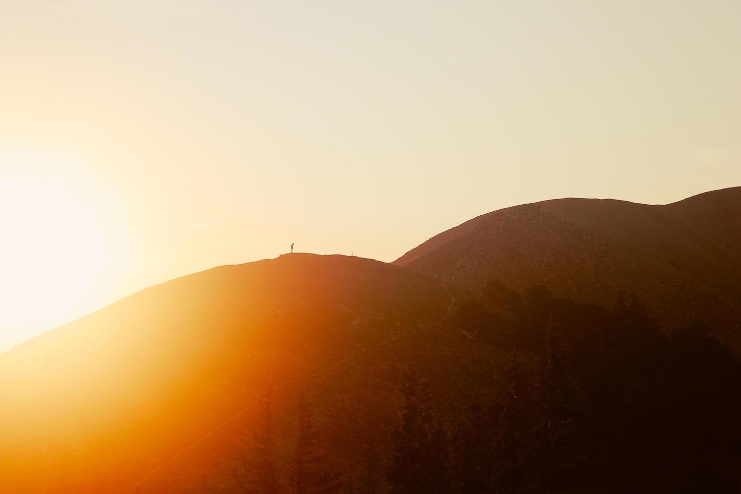 einen Berg besteigen foto