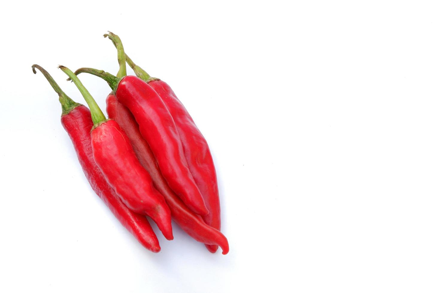 rote Chili auf weißem Hintergrund foto