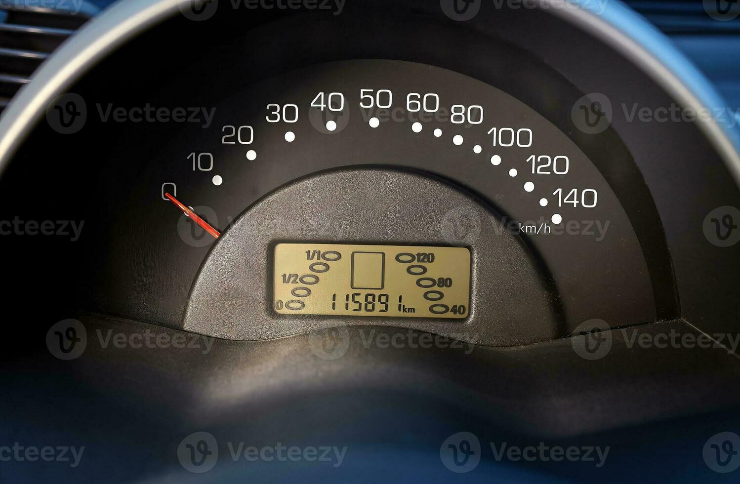 Auto Tachometer und Sensoren auf ein Steuerung Panel Hintergrund, Auto Elemente schließen Aussicht foto