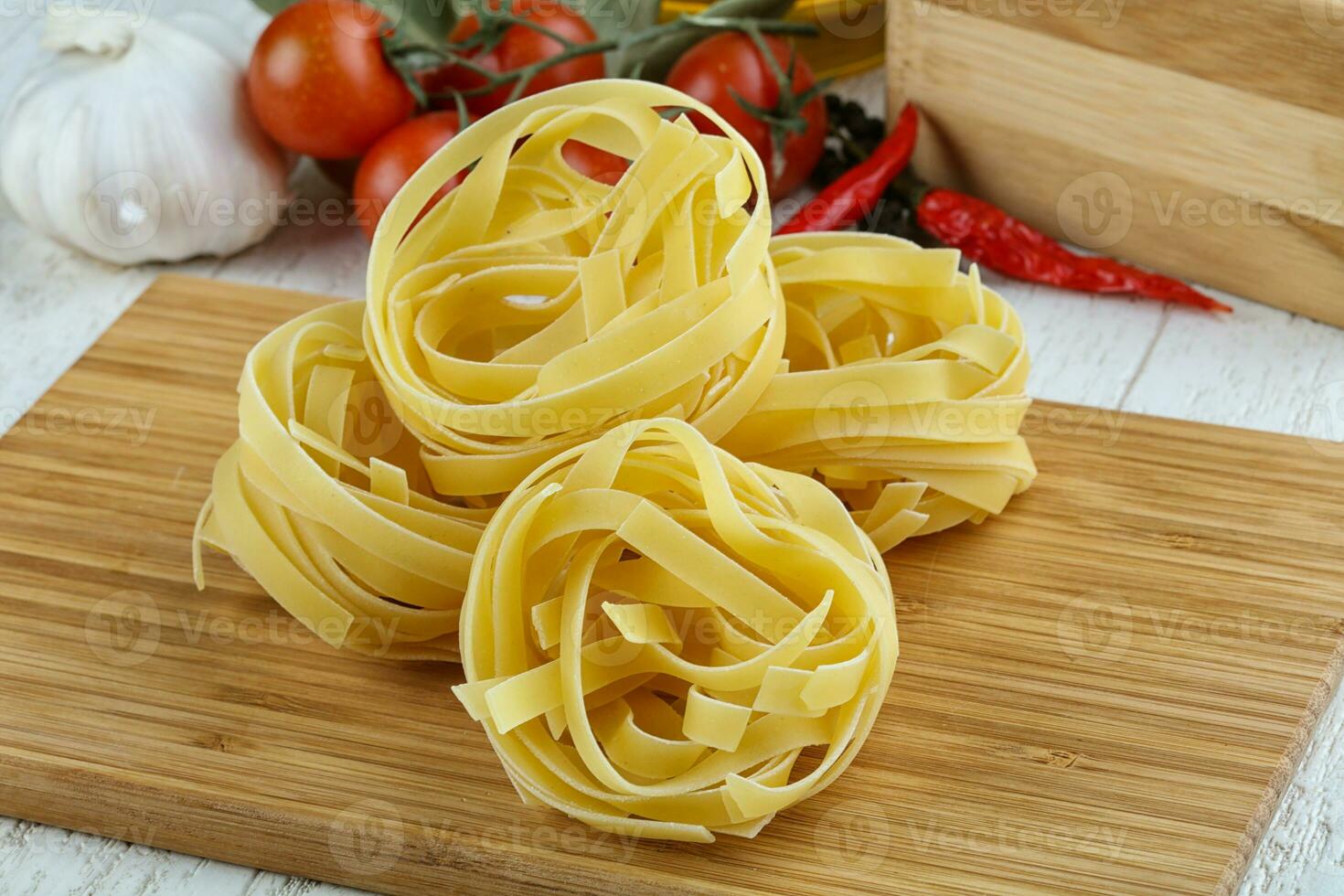 rohe Fettuccine-Nudeln foto