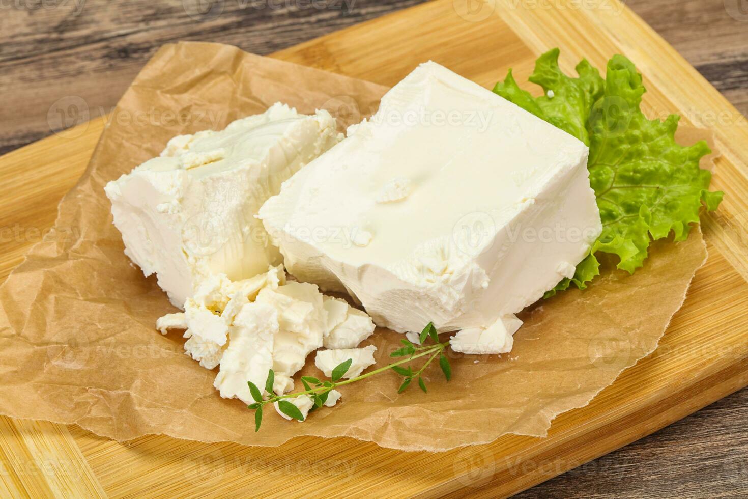 griechischer traditioneller Feta-Weichkäse foto