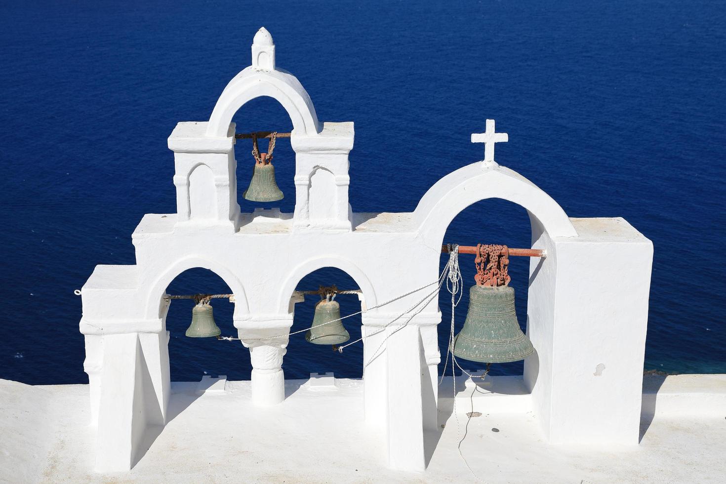 schöne aussicht auf oia auf der insel santorini, griechenland foto