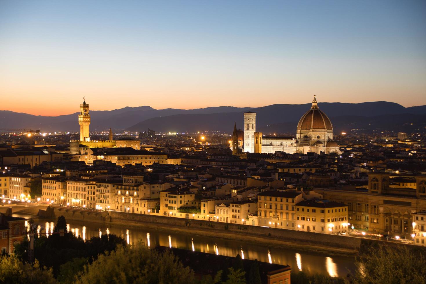 schöner sonnenuntergang in florenz, italien foto