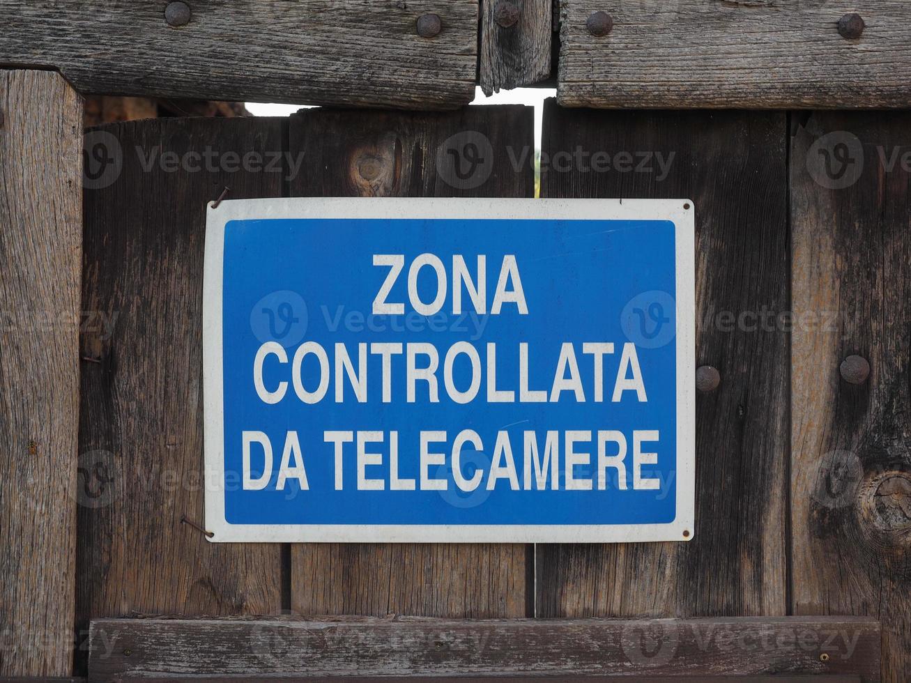cctv-gesteuertes kameraschild auf italienisch foto