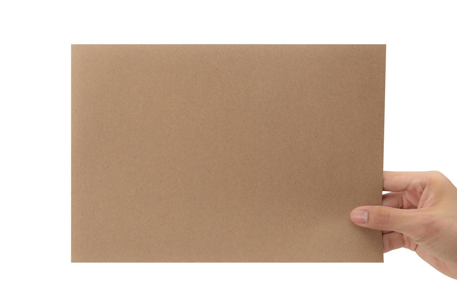 Hand hält leeres Papppapier isoliert auf weißem Hintergrund foto