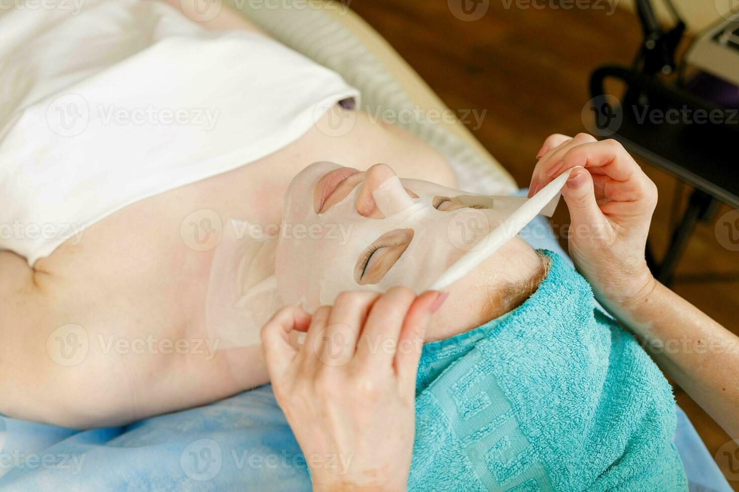 Kollagen Gesicht Maske . Gesichts- Haut Behandlung. Flasche mit feuchtigkeitsspendend Sahne foto