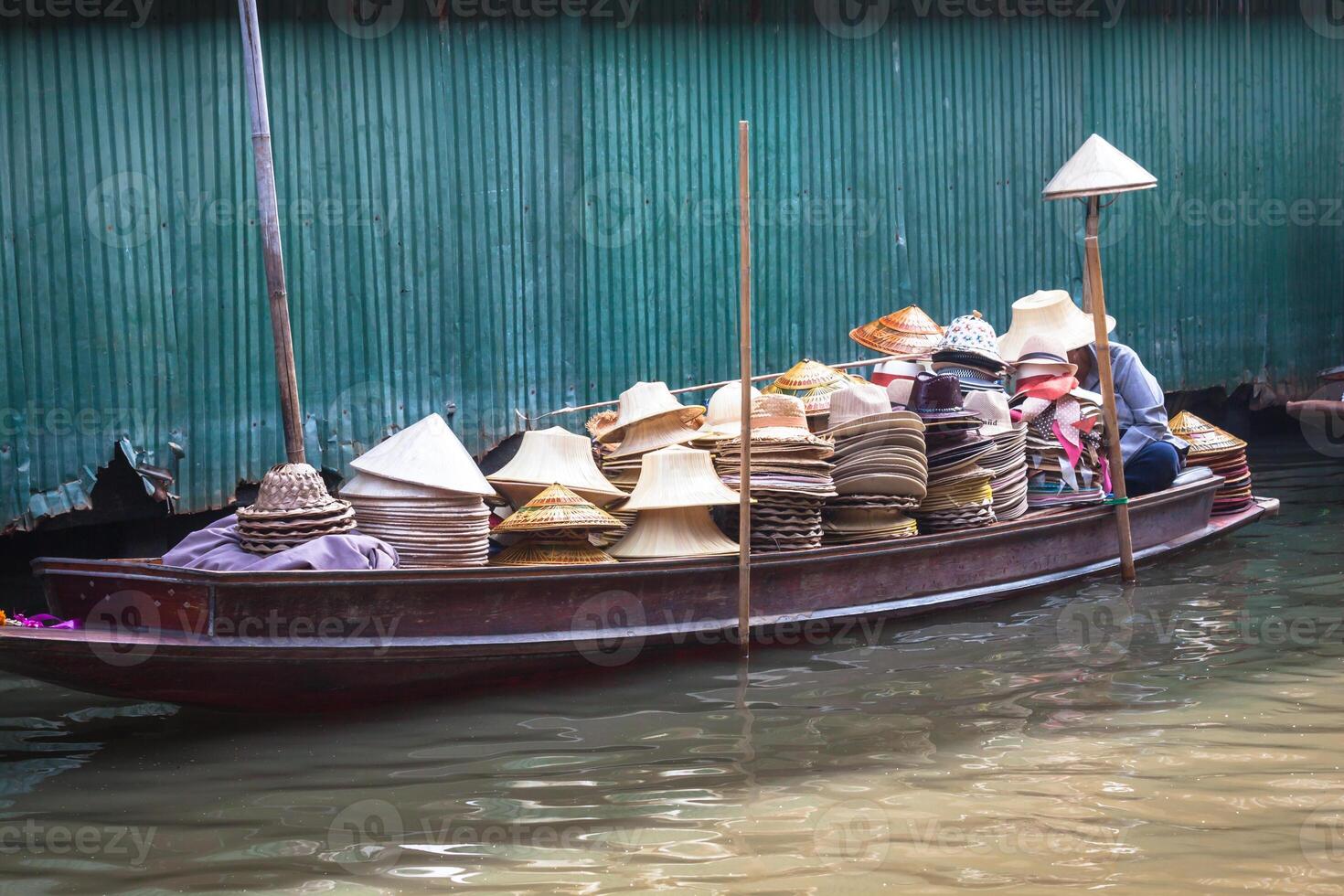 verdammt Saduak schwebend Markt in der Nähe von Bangkok im Thailand foto