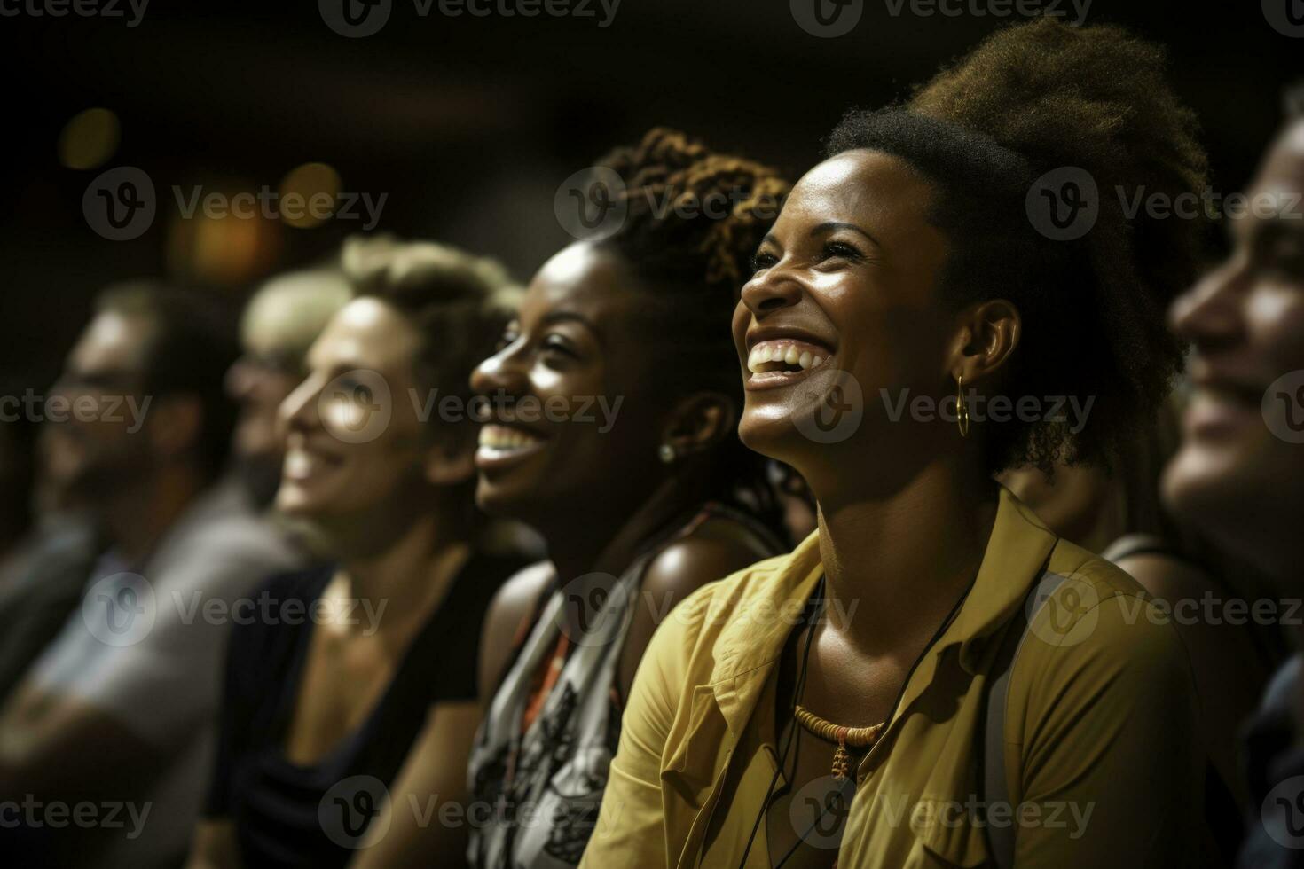 Teilnehmer genießen Lachen Therapie erleben emotional Erneuerung durch geteilt Humor foto