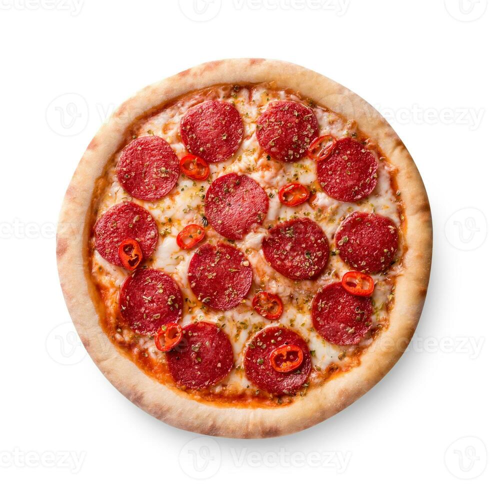 dünn geschnitten Peperoni ist ein Beliebt Pizza Belag im Amerikanischer Stil Pizzerien foto