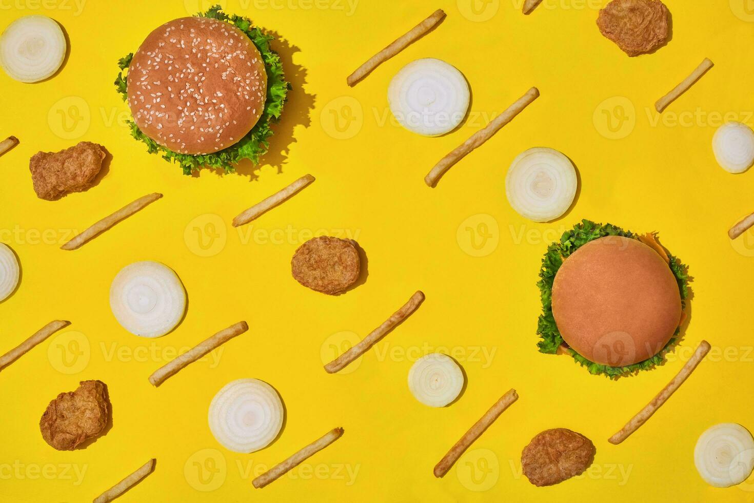 die meisten Beliebt schnell Essen Mahlzeit. Hähnchen Nuggets, Burger und Französisch Fritten auf Gelb Hintergrund oben Aussicht foto