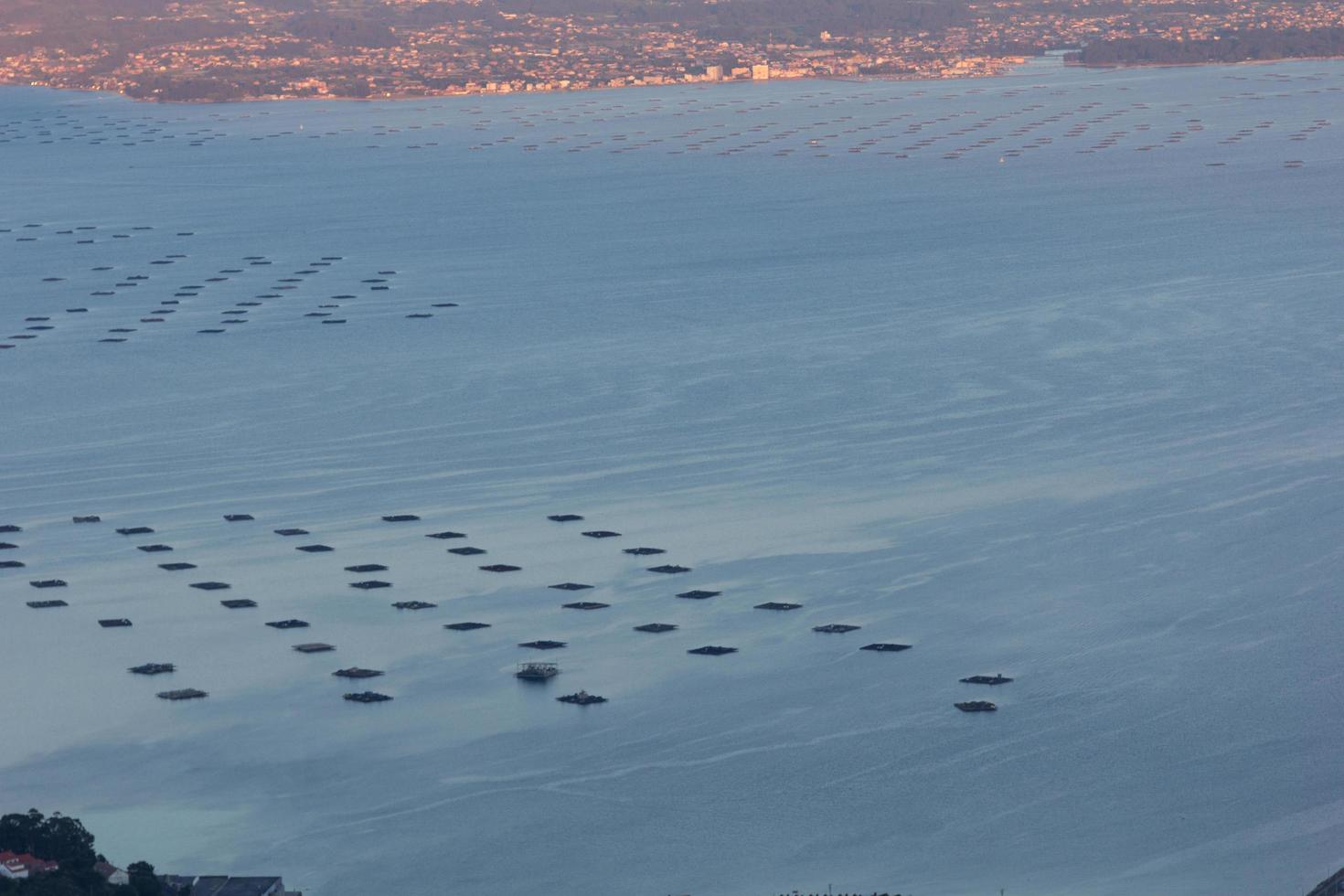 Gesamtansicht der Ria de Arosa in Galicien, Spanien foto