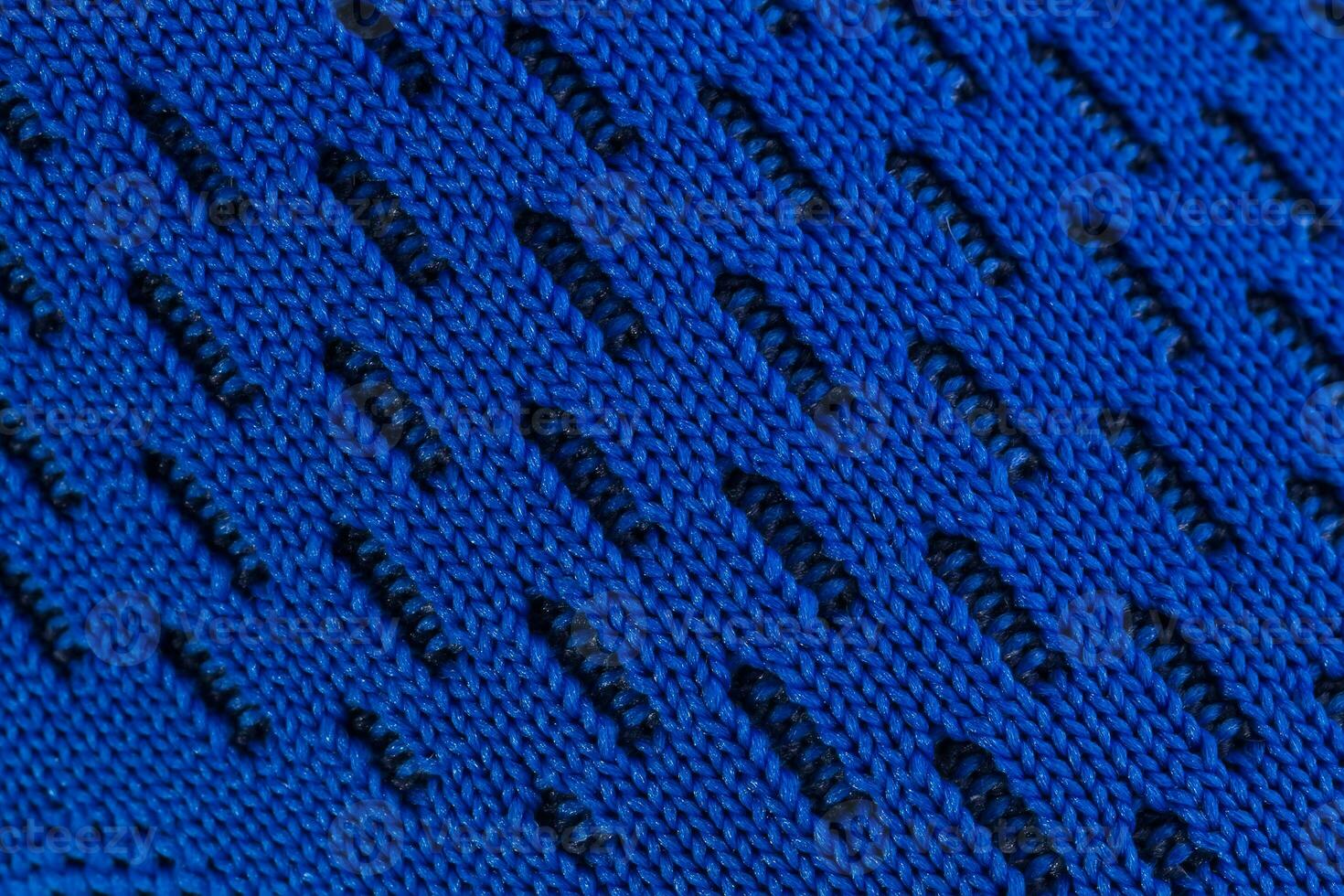 Fragment von ein Blau Stoff Sneaker. das Textur von das Material von Sport Schuhe foto