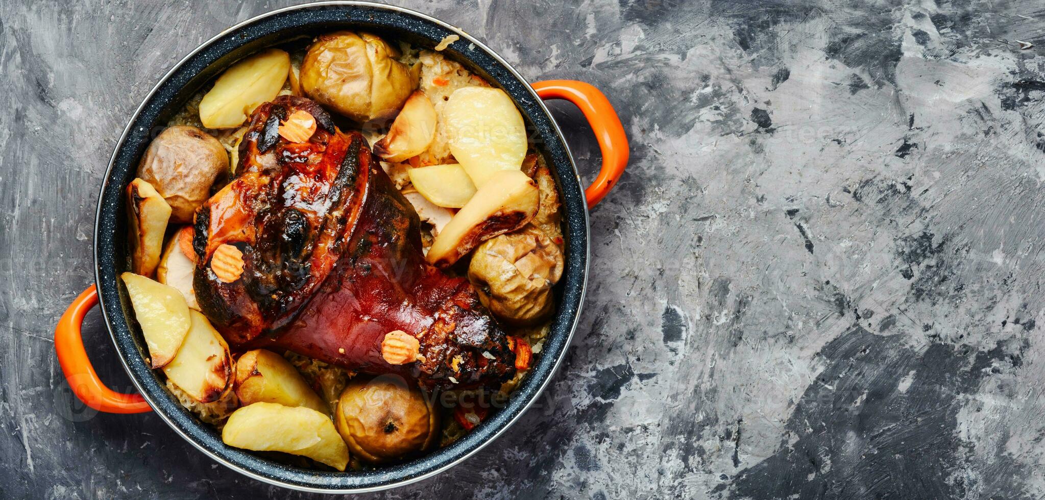 geröstet Schweinefleisch Knöchel mit Gewürze foto