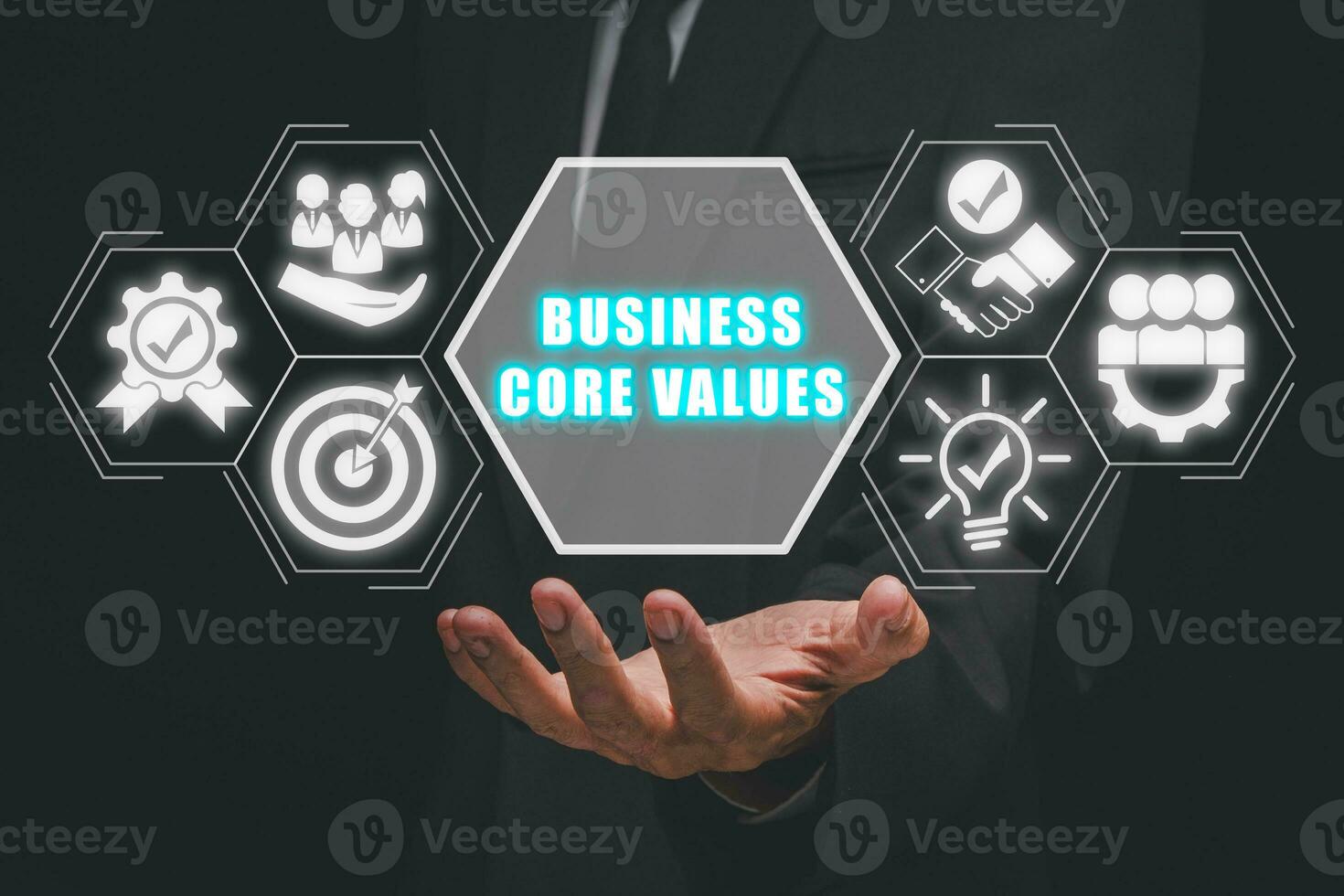 Geschäft Ader Werte Konzept, Geschäftsmann Hand halten Geschäft Ader Wert Symbol auf virtuell Bildschirm, Kunde Beziehungen, Wachstum. foto