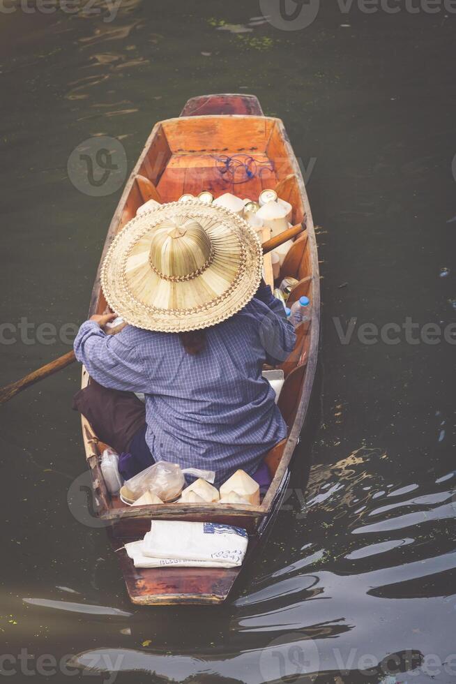 traditionell schwebend Markt im verdammt Saduak in der Nähe von Bangkok foto