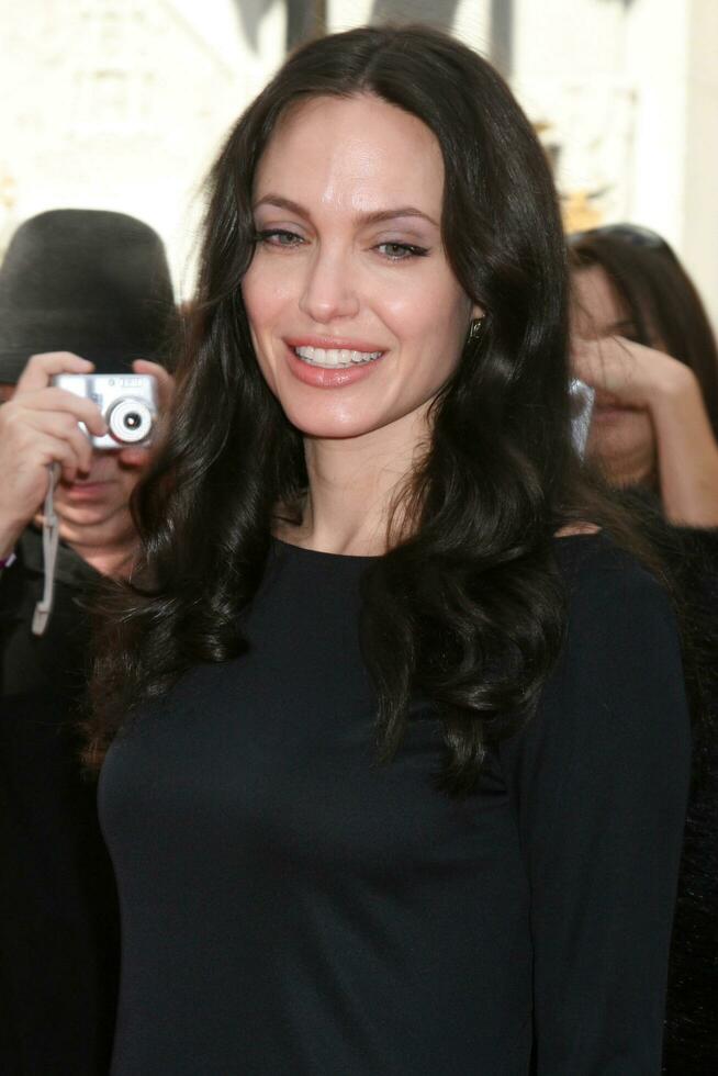 angelina Spaß ankommen beim das Kung fu Panda Geheimnisse von das wütend fünf DVD Debüt beim Gaumans Chinesisch Theater im los Engel ca. auf November 9 2008 foto