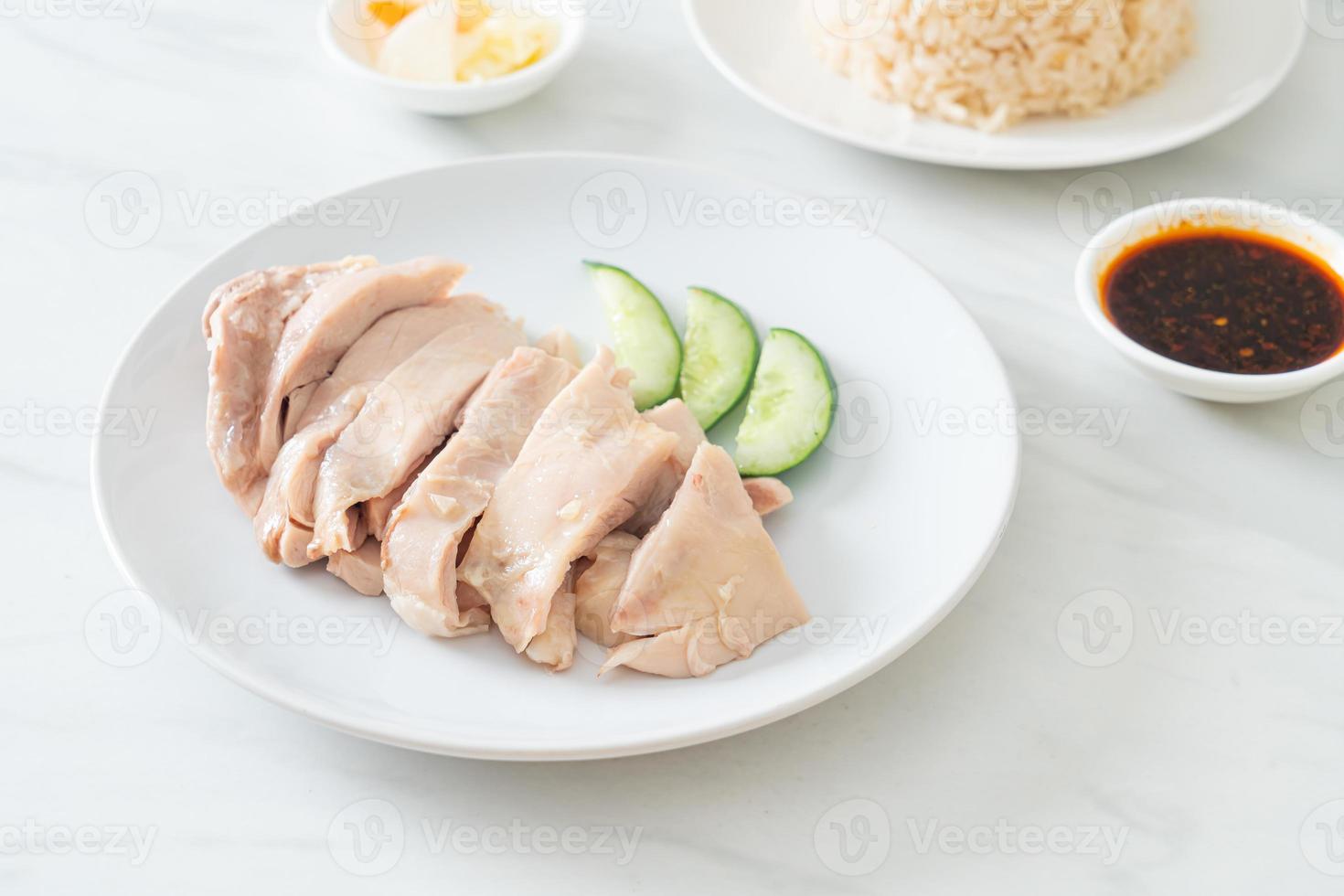 Hainanischer Hühnerreis oder Reis mit Hühnersuppe gedünstet foto