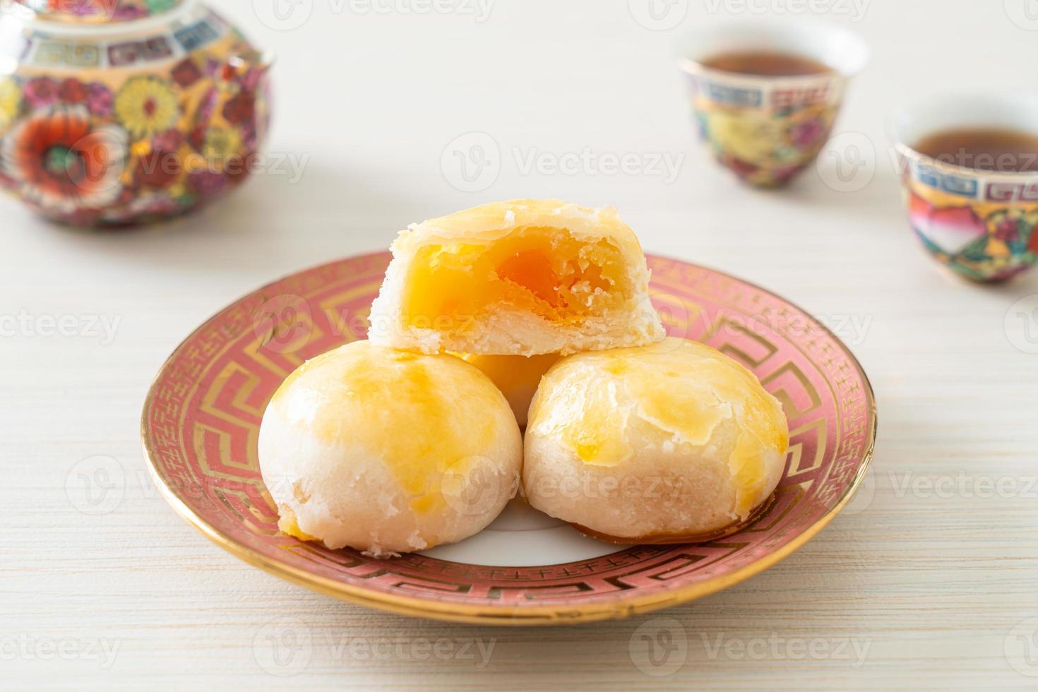 chinesisches Gebäck Mondkuchen mit gesalzenem Ei Erdnuss foto