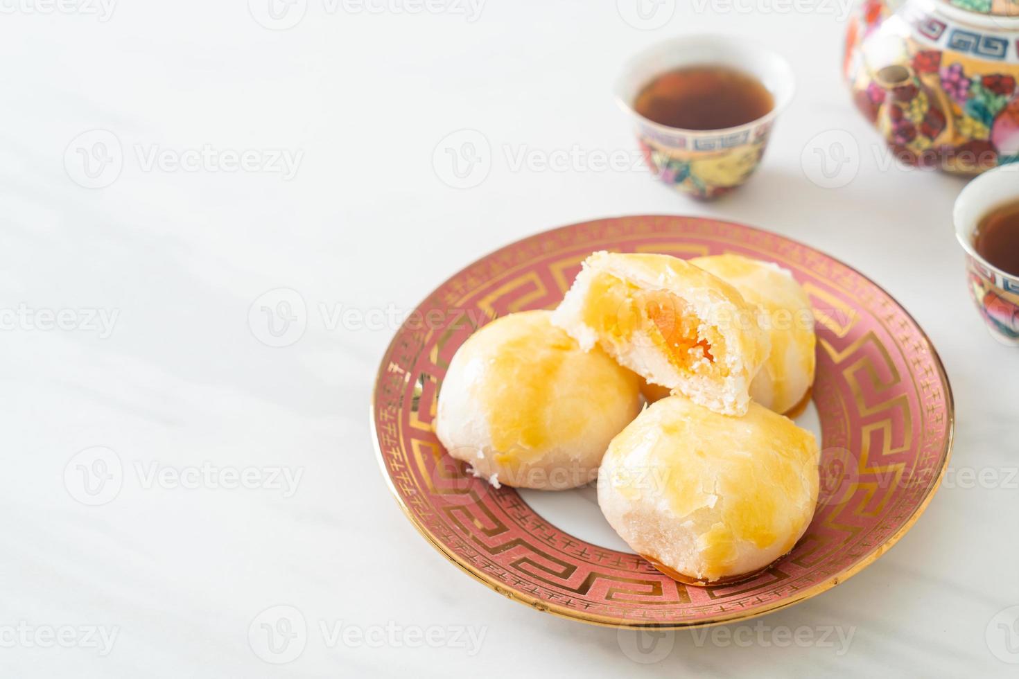 chinesisches Gebäck Mondkuchen mit gesalzenem Ei Erdnuss foto