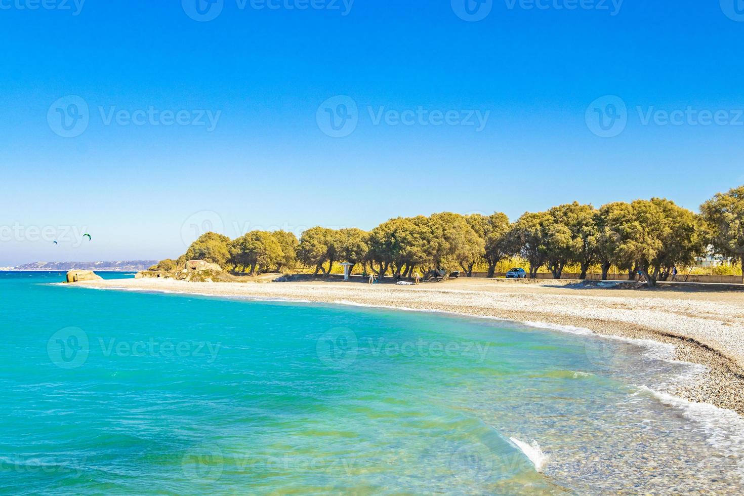 Kremasti Strand Rhodos Griechenland türkisfarbenes Wasser und natürliche Küste. foto