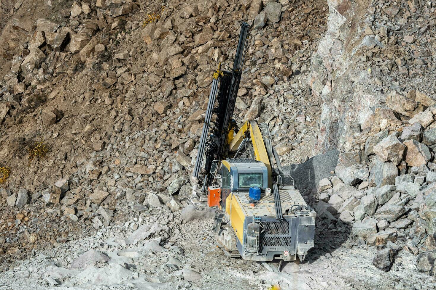 Bohren Maschine im öffnen Besetzung Bergbau Steinbruch foto