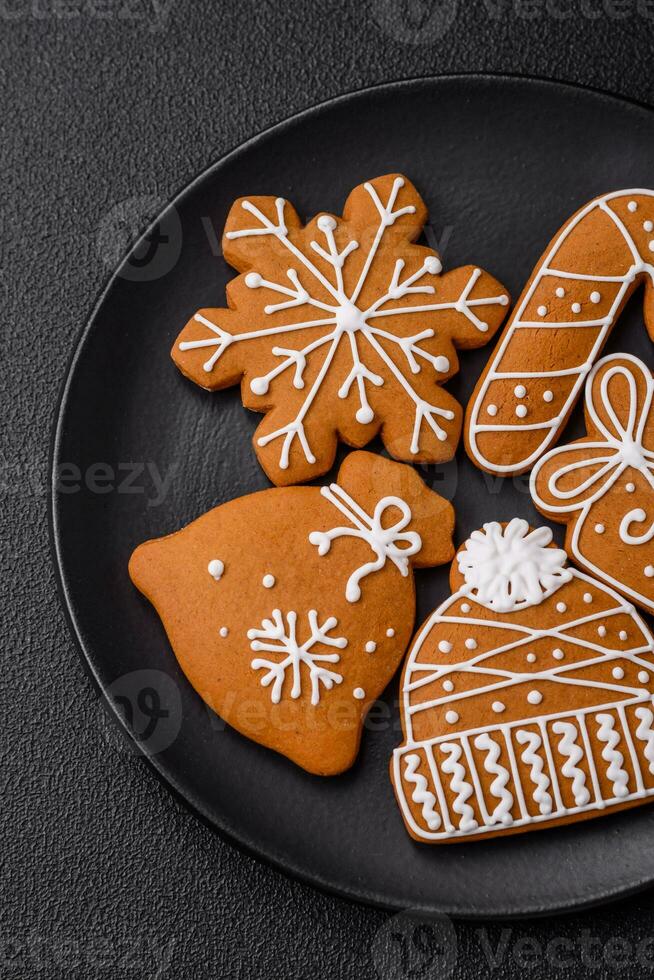 leckere lebkuchenplätzchen mit honig, ingwer und zimt foto