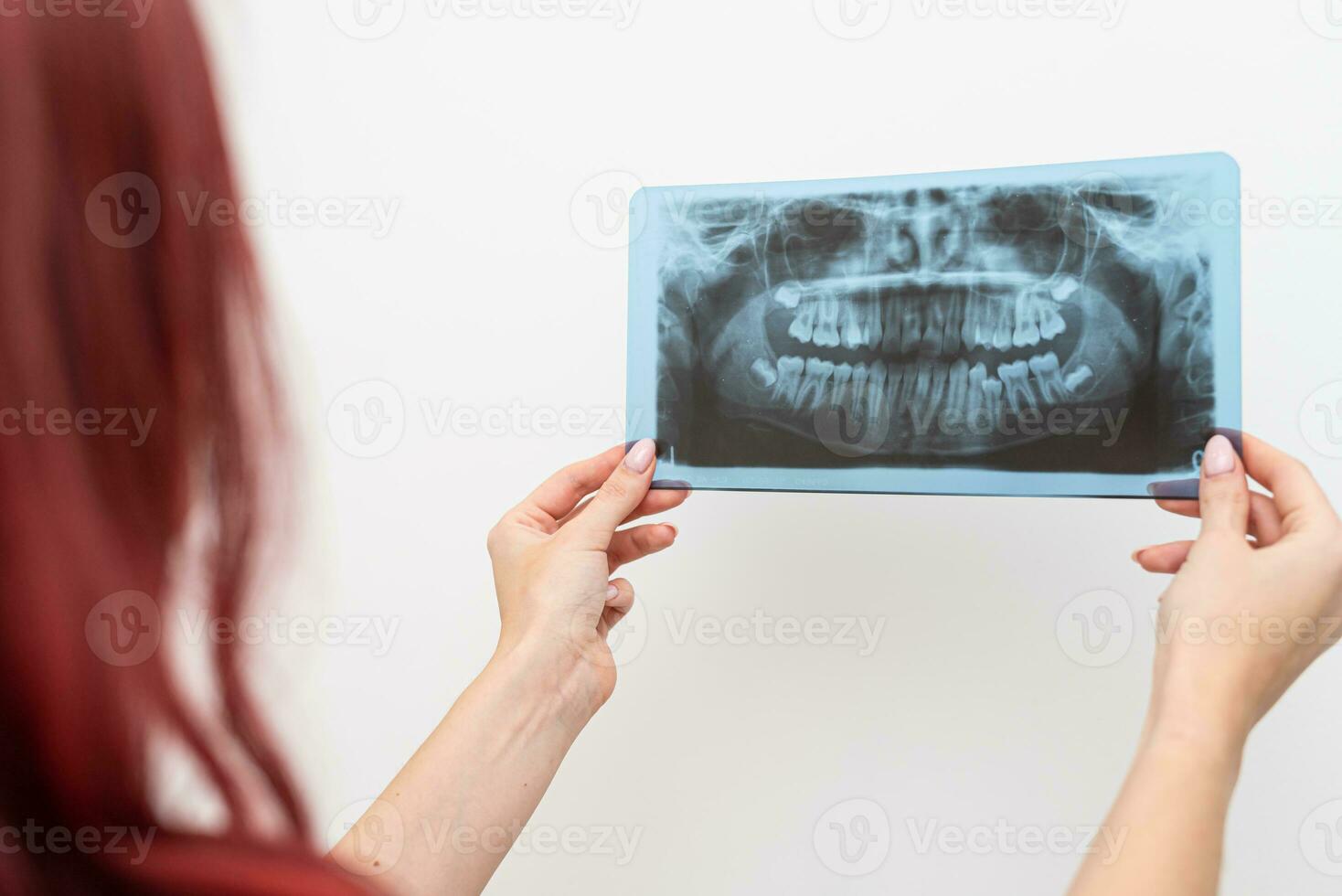 Zahnarzt Arzt Überprüfung Dental Röntgen Orthopantomogramm. Dental Panorama- Radiographie foto