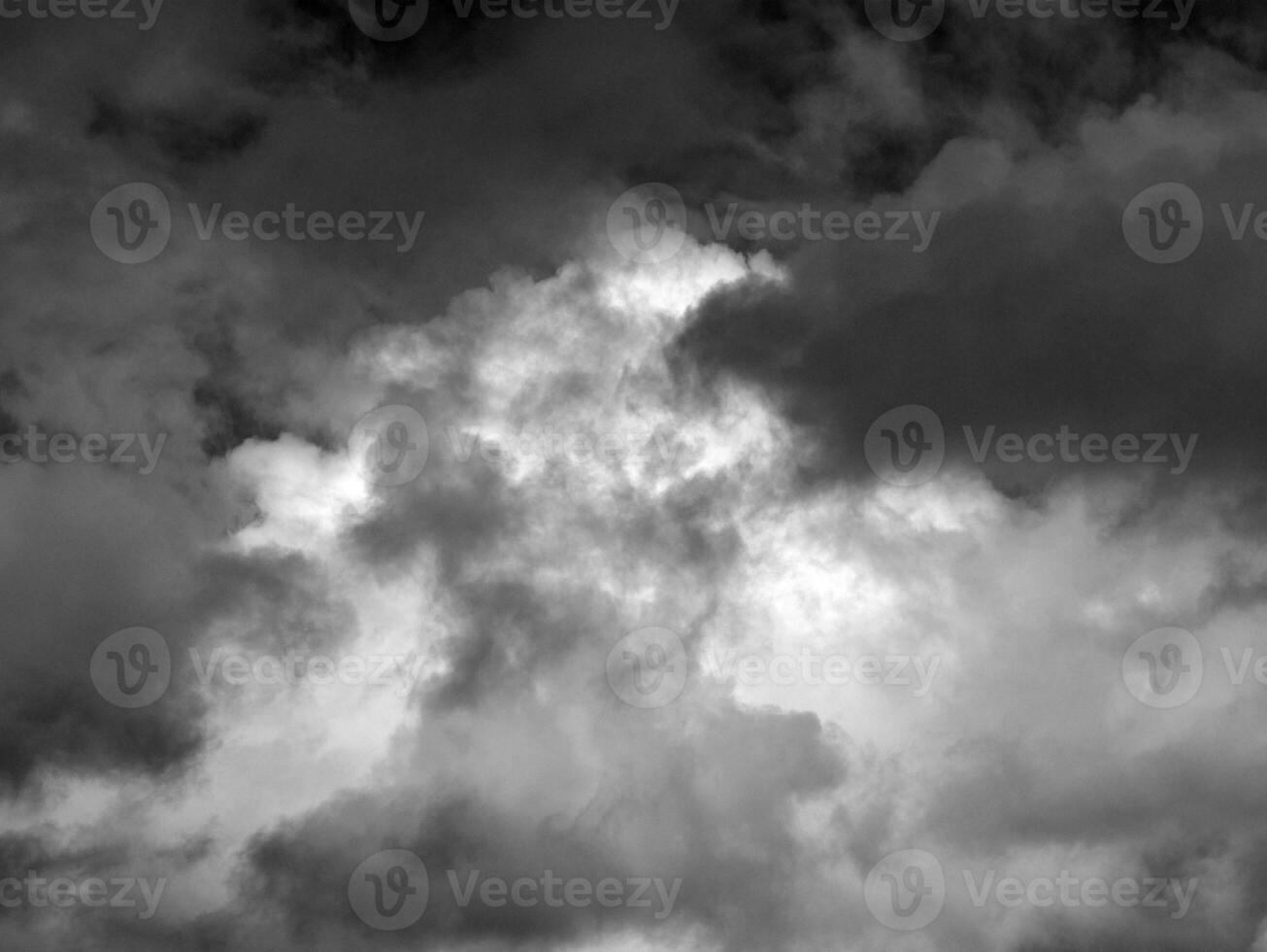 schwarz und Weiß schön Himmel Hintergrund foto