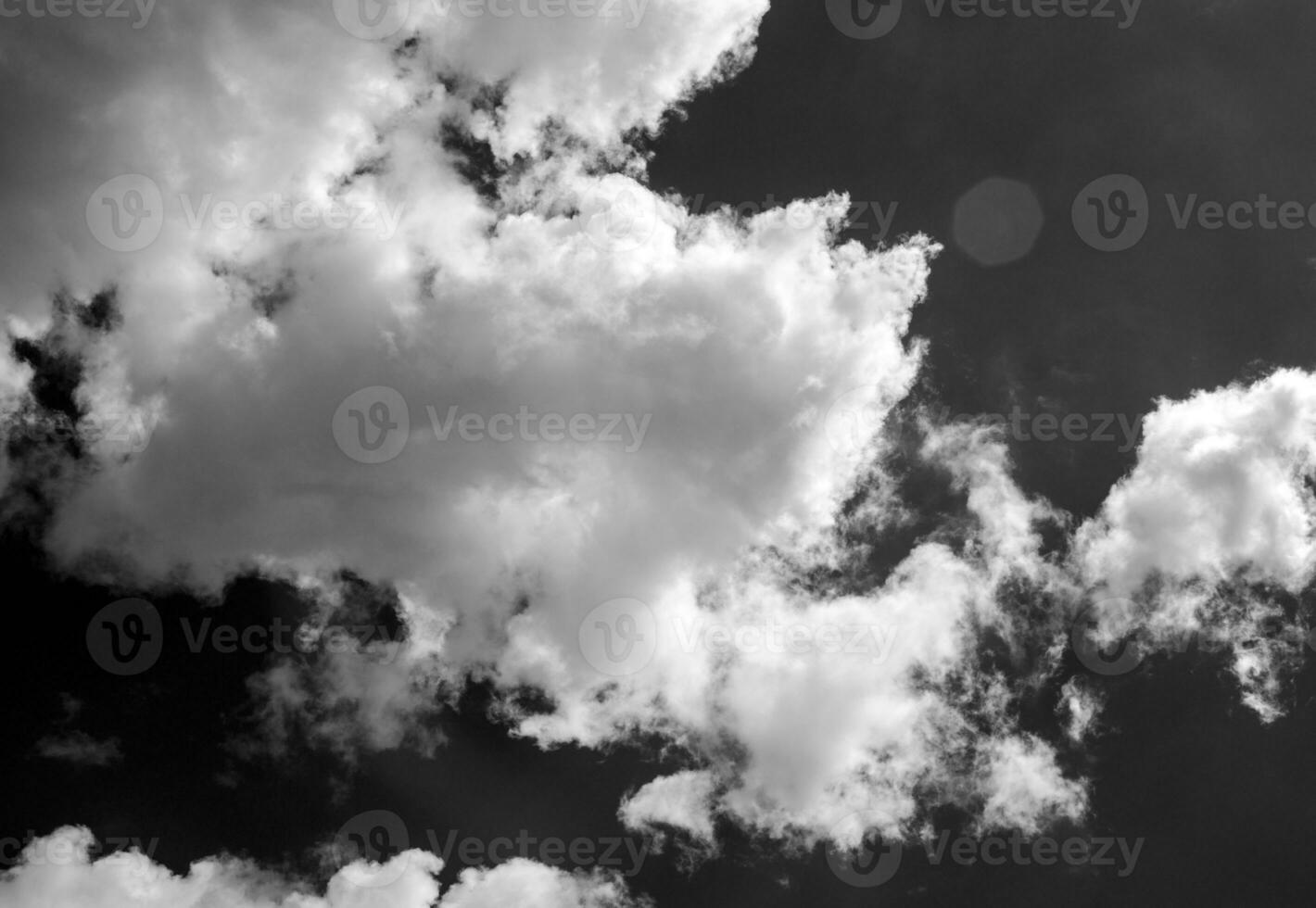 schwarz und Weiß schön Himmel Hintergrund foto