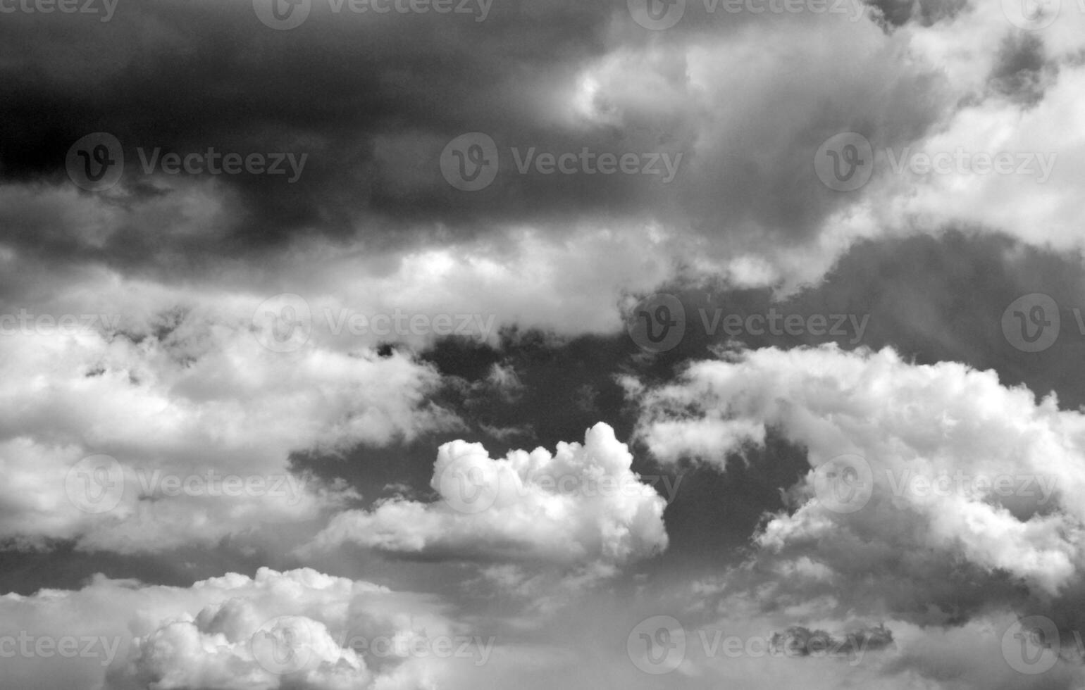 schwarz und Weiß schön Himmel Hintergrund foto