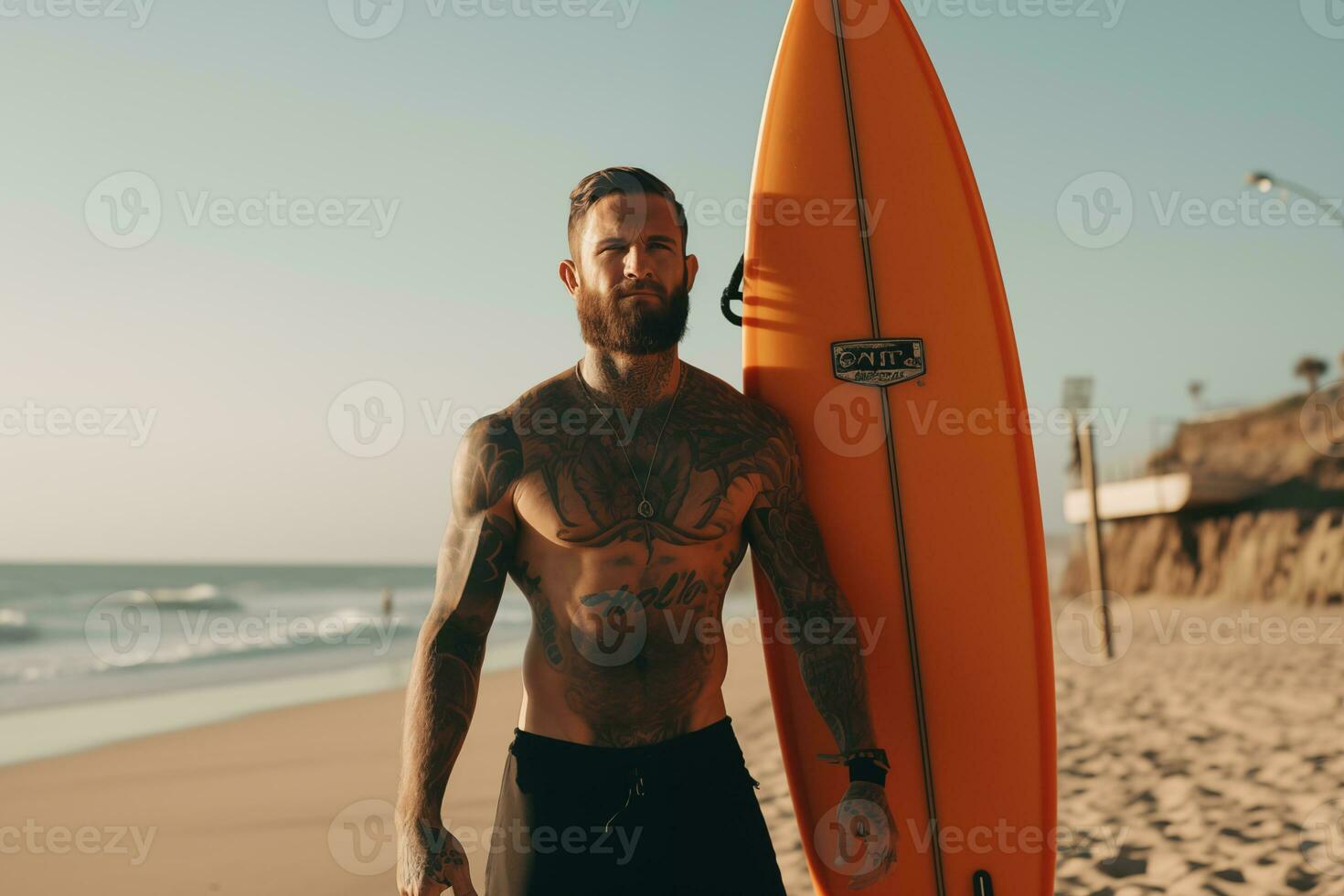 ai generiert schön männlich Surfer mit Surfbrett auf das sandig Strand. Wasser Sport. gesund aktiv Lebensstil. Surfen. extrem Sport. foto