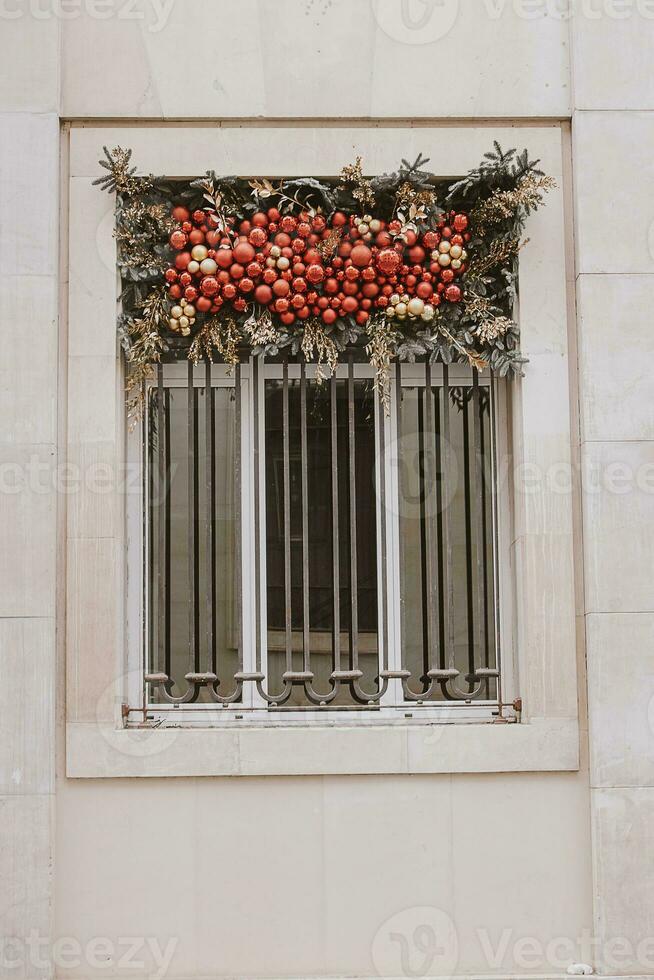 Weihnachten Fenster Dekorationen auf das Straßen von Alicante, Spanien foto