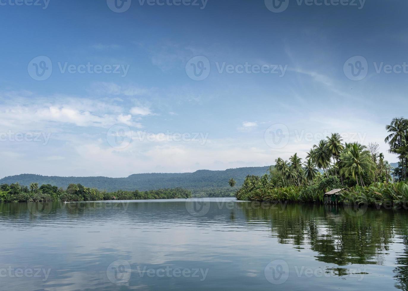 Tatai-Fluss-Dschungel-Naturlandschaft in abgelegenen Kardamombergen Kambodscha foto