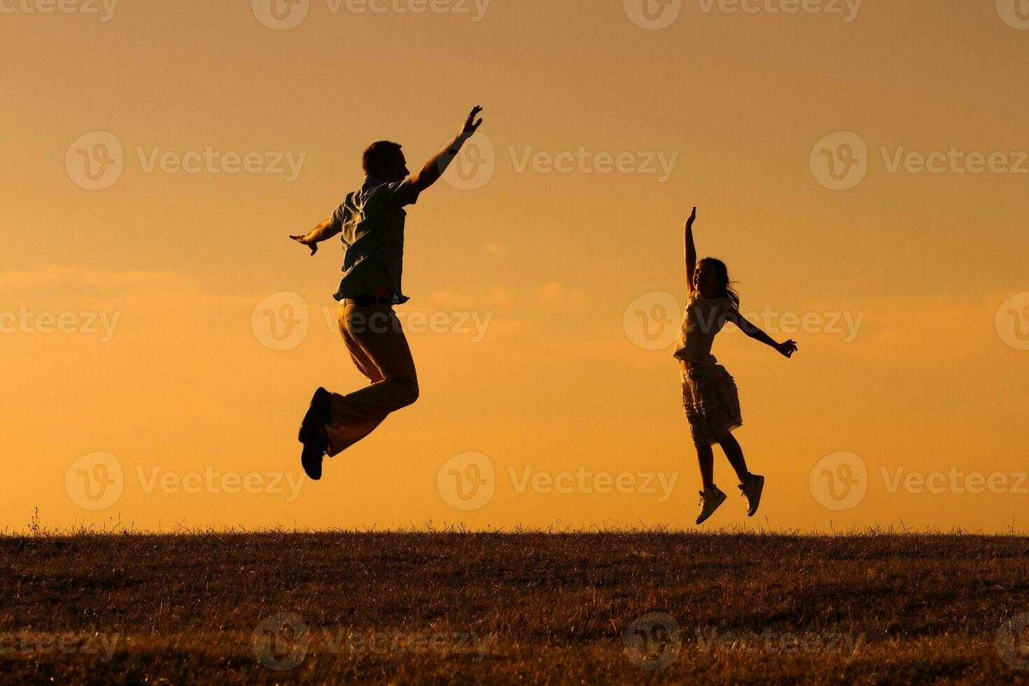 glücklicher Vater und Tochter foto