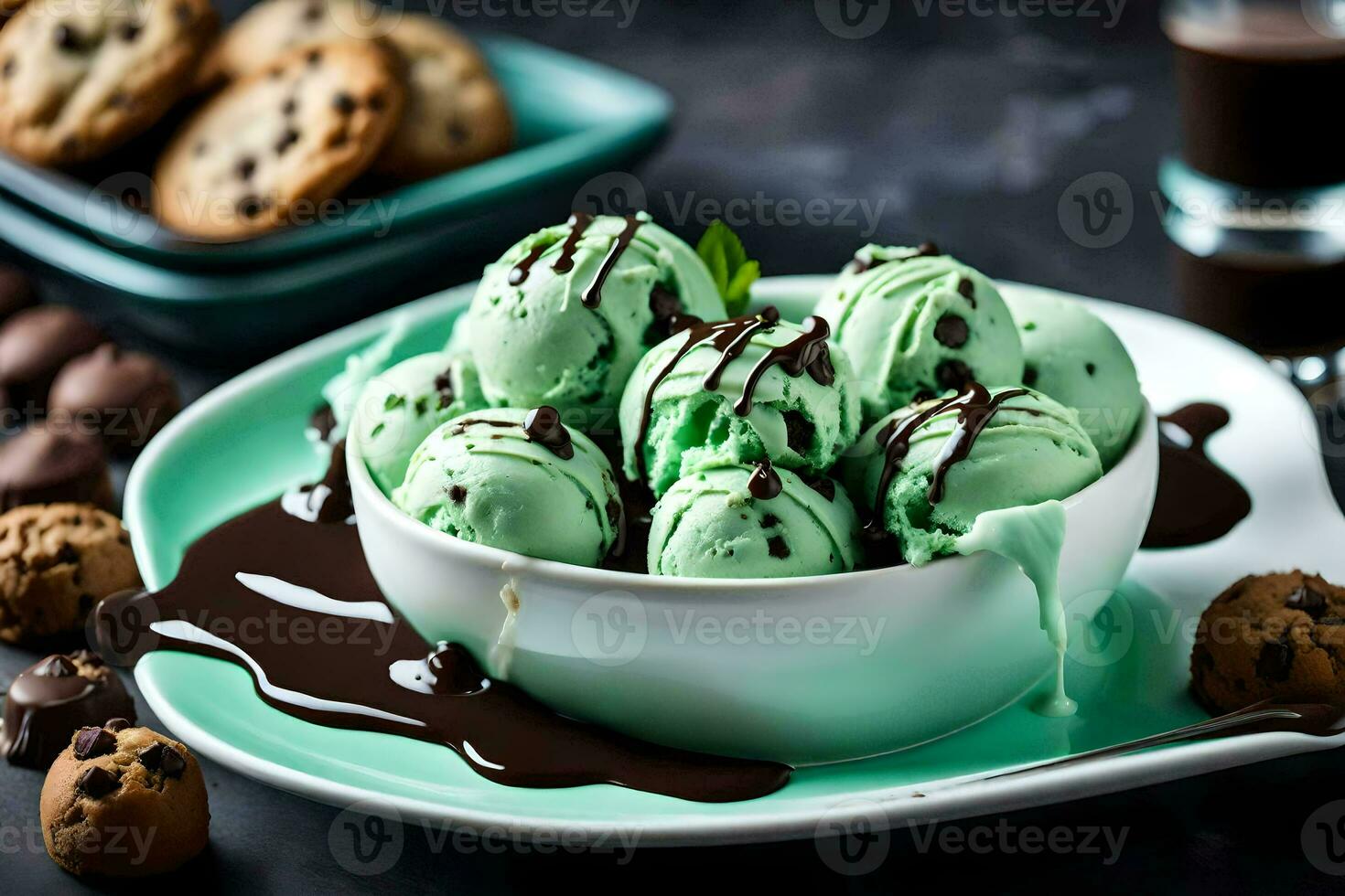 Eis Sahne mit Schokolade Chips und Minze Soße. KI-generiert foto