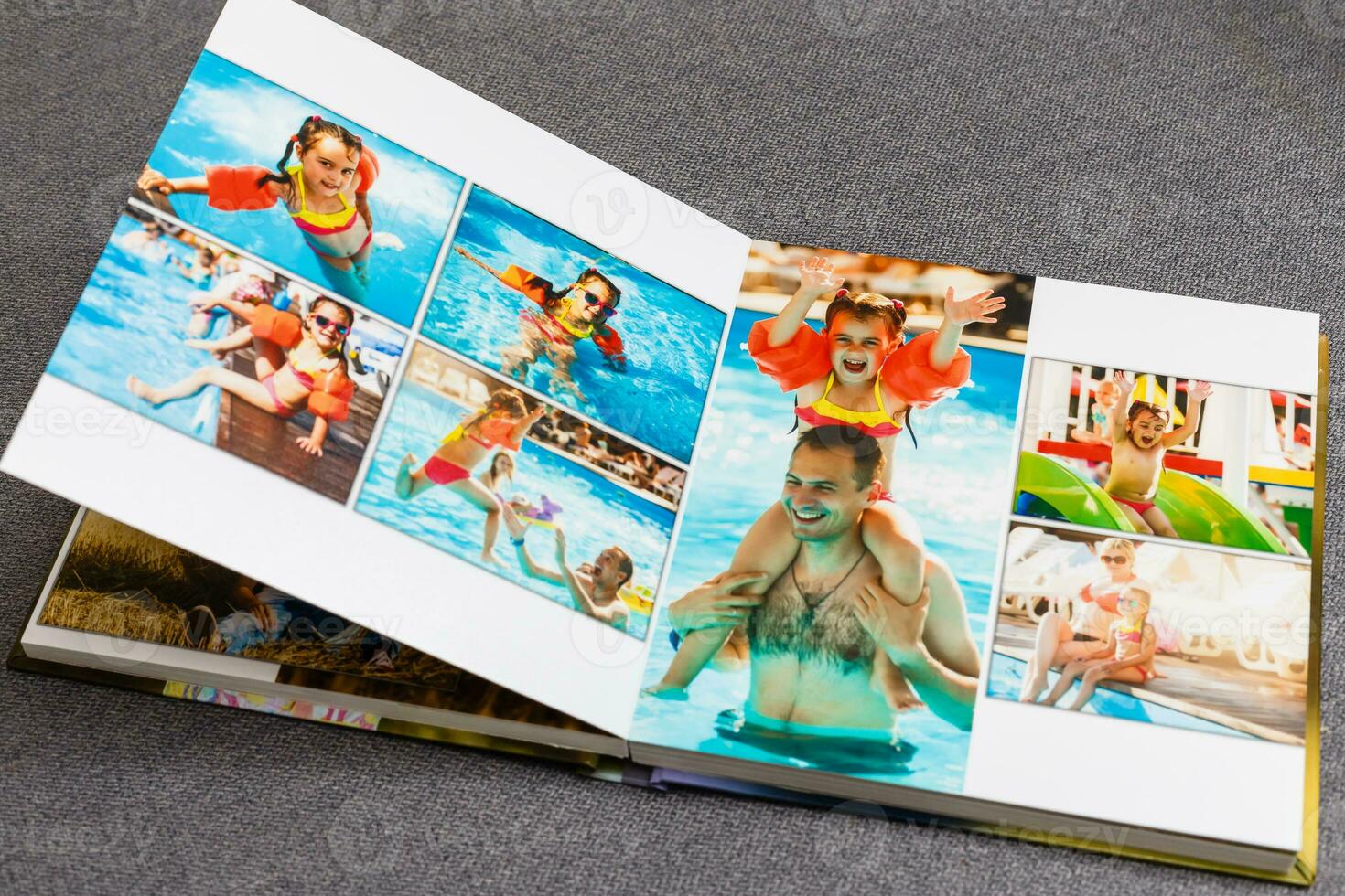 Fotobuch Album auf Deck Tabelle mit Reise Fotos