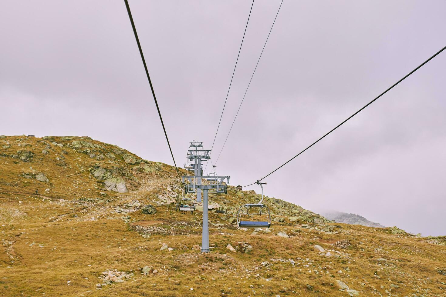 Berg Landschaft mit Sessellift , Bild genommen im Bellwald, Wallis, Schweiz foto