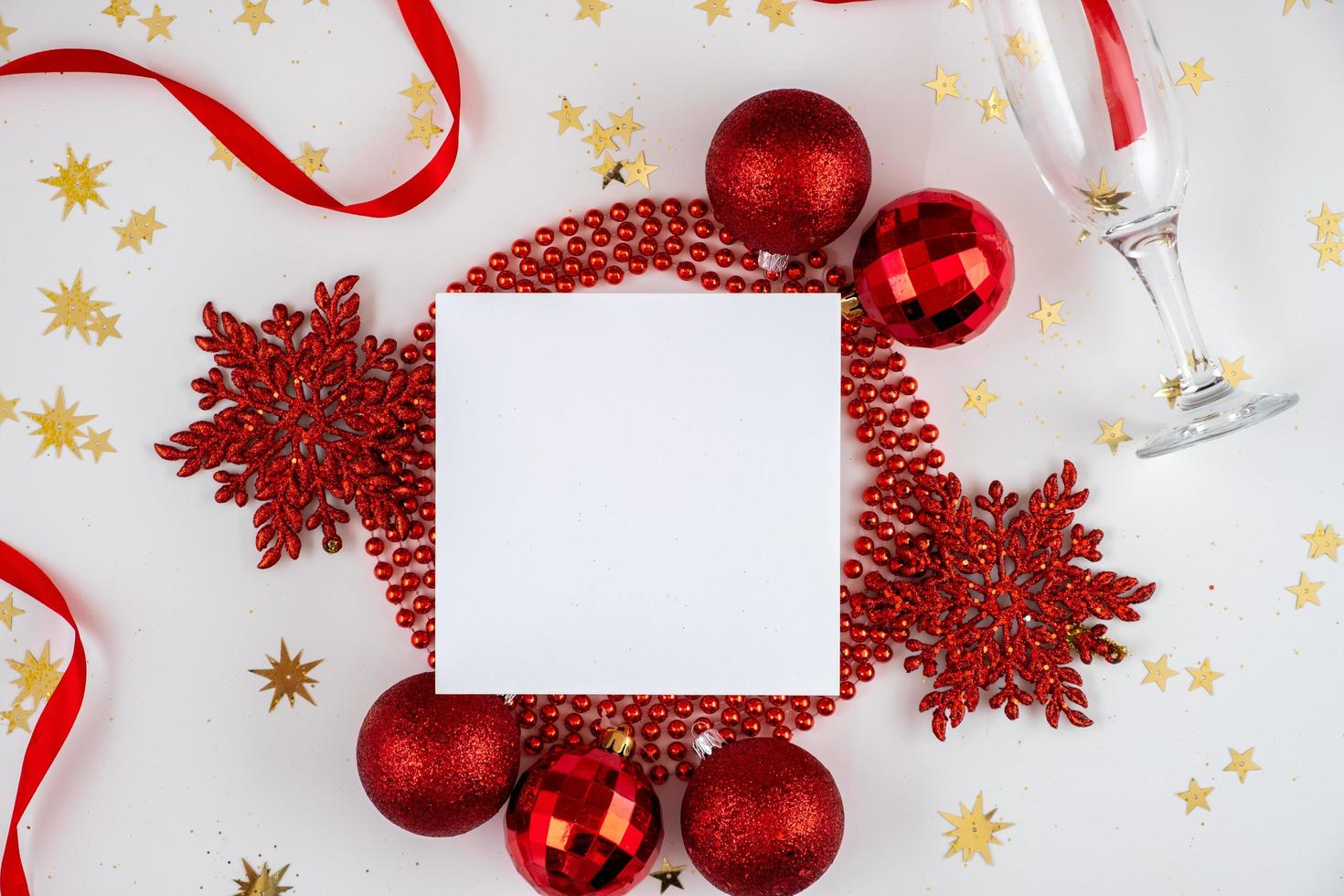 schöner festlicher weihnachtshintergrund. schöne Landschaft mit Grußkarte für Grüße foto