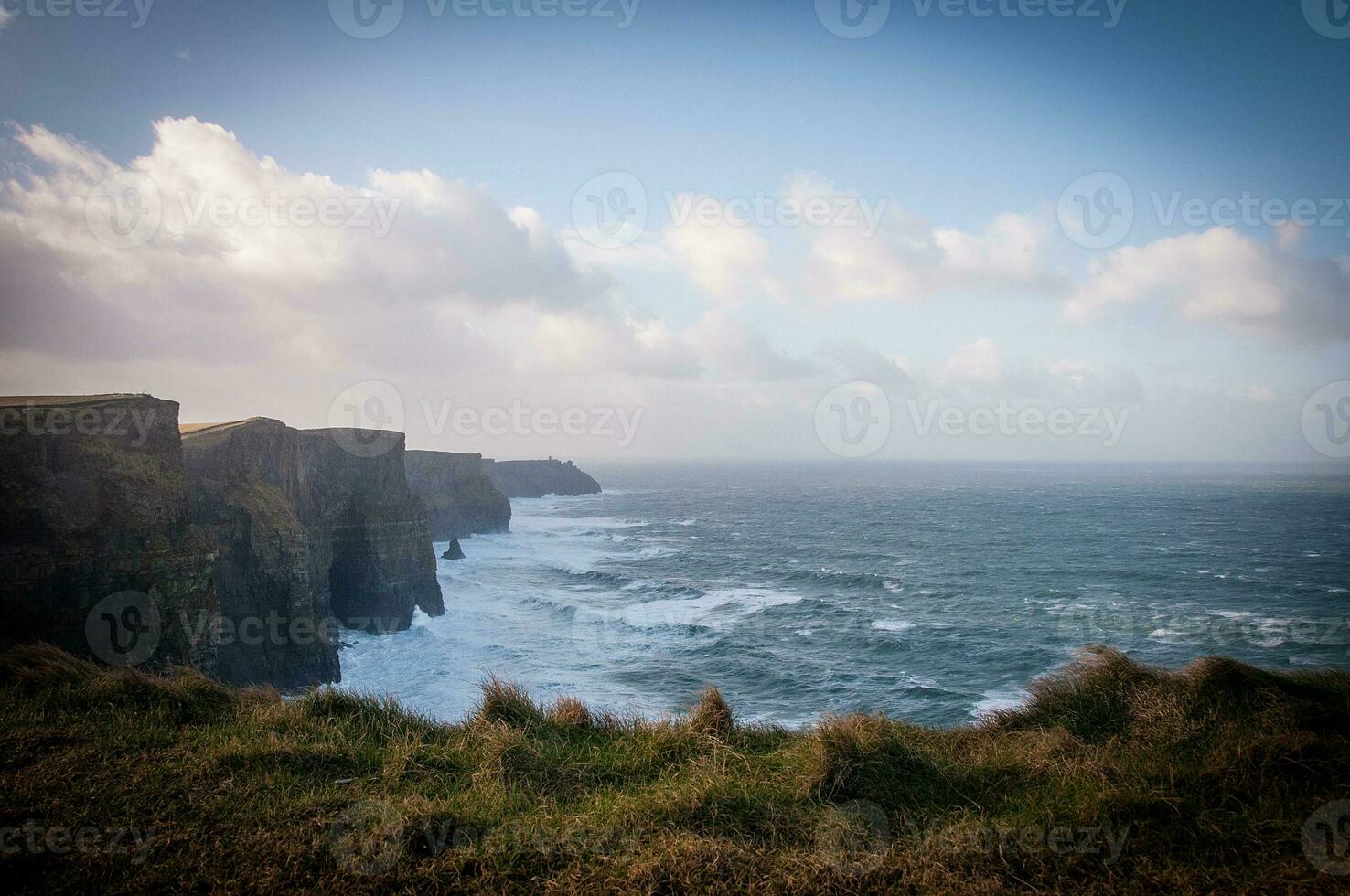 kalt Winter Tag beim das Klippen von moher Irland foto