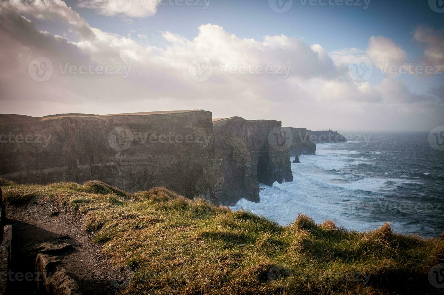 kalt Winter Tag beim das Klippen von moher Irland foto